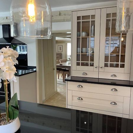 Elegant Oak Beamed House In Pretty Village - Cambridge Homehost Buckden  エクステリア 写真