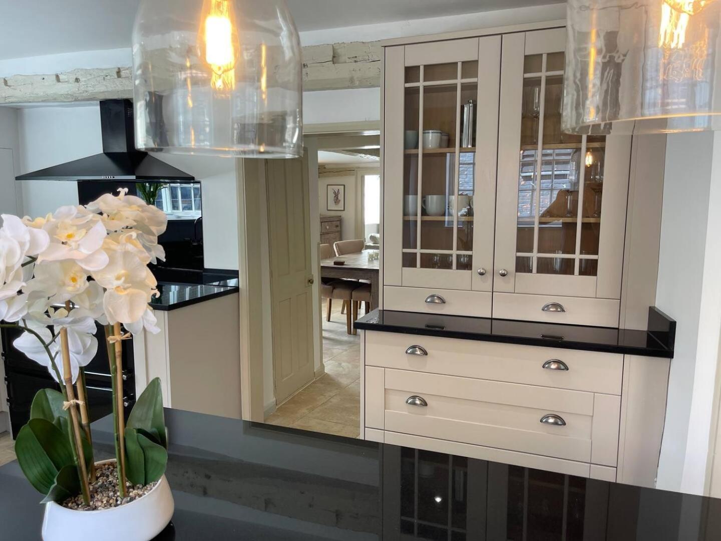 Elegant Oak Beamed House In Pretty Village - Cambridge Homehost Buckden  エクステリア 写真