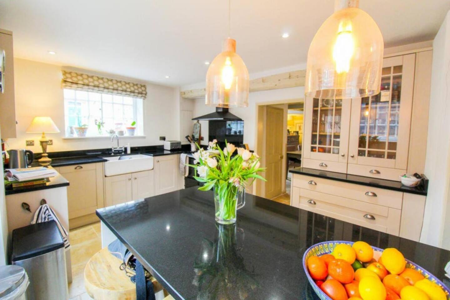 Elegant Oak Beamed House In Pretty Village - Cambridge Homehost Buckden  エクステリア 写真