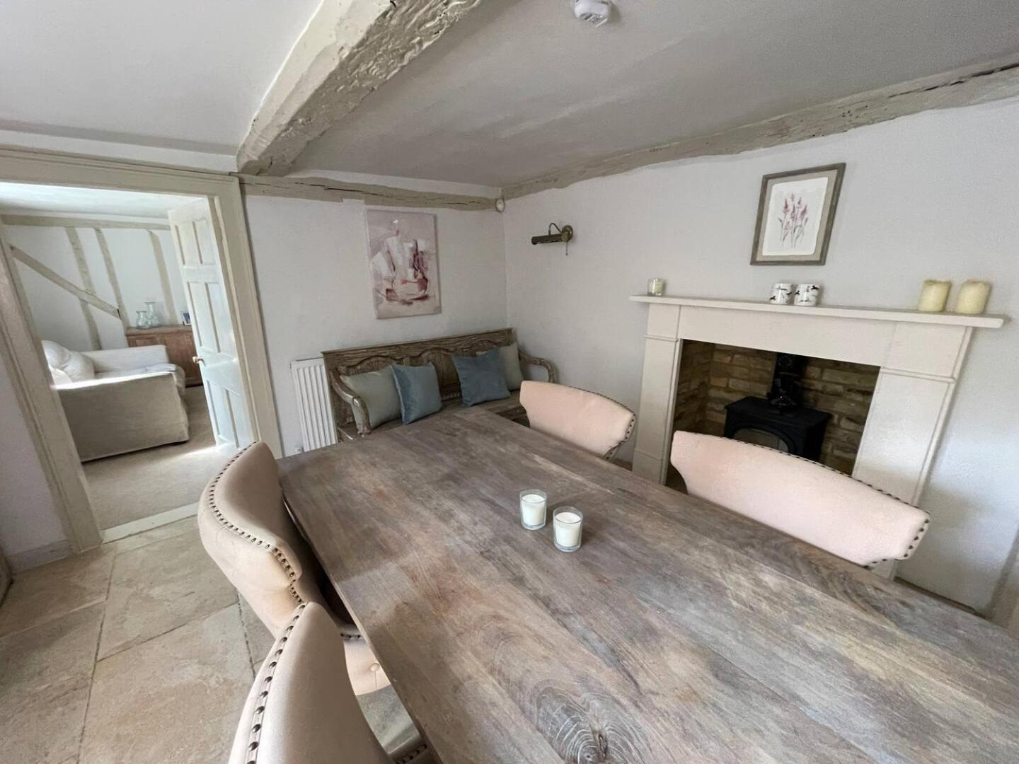 Elegant Oak Beamed House In Pretty Village - Cambridge Homehost Buckden  エクステリア 写真